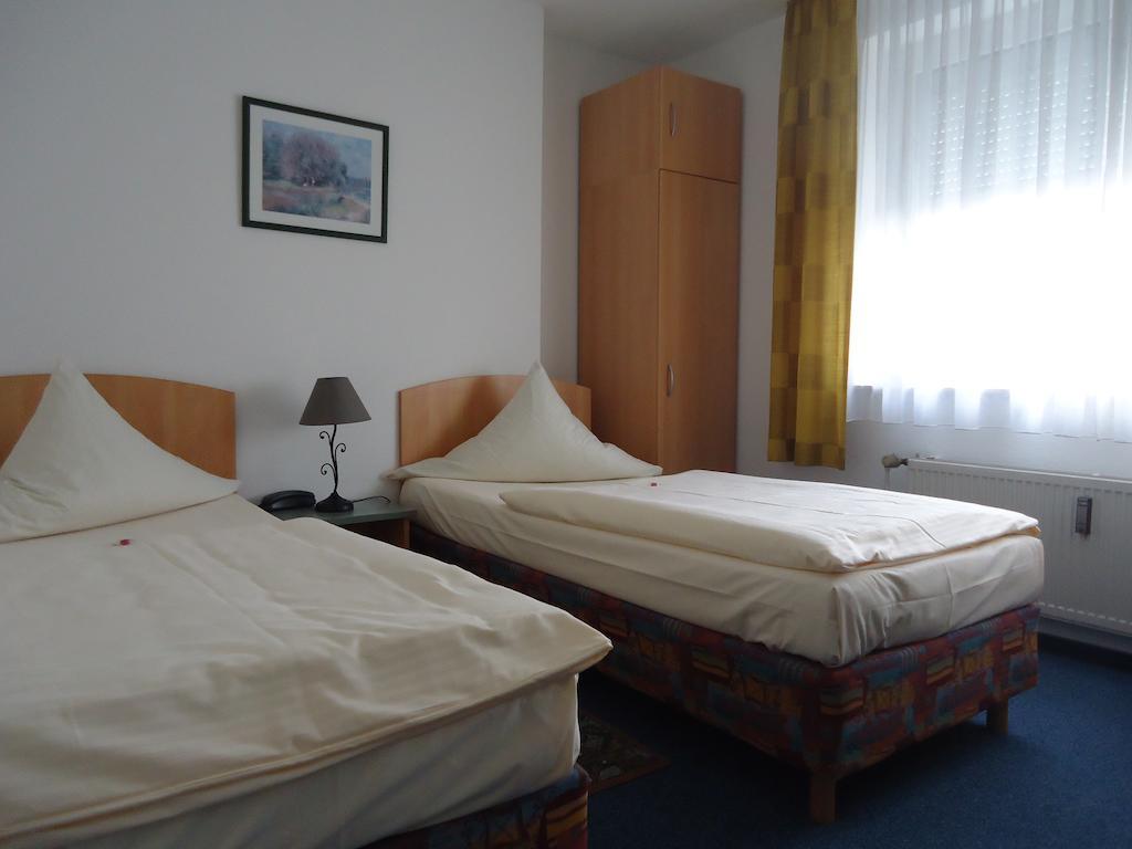אוברוסל Hotel Central חדר תמונה