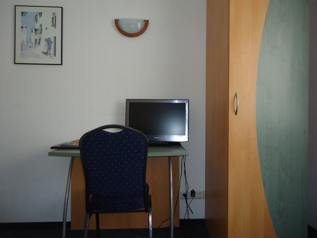 אוברוסל Hotel Central חדר תמונה