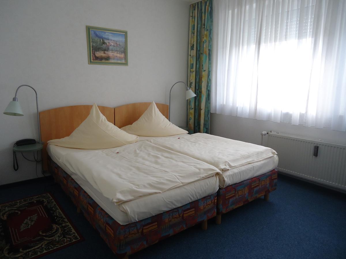 אוברוסל Hotel Central חדר תמונה